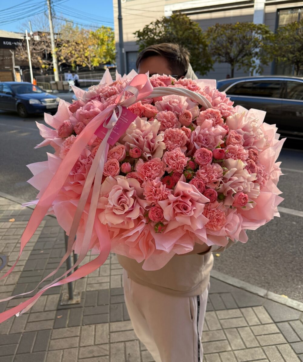 Корзина в коралловых оттенках
