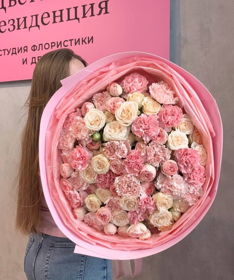 Букет в кремово-персиковой гамме